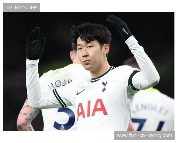 孙兴慜半转身摆脱后直接斜传，热刺边路配合越打越顺